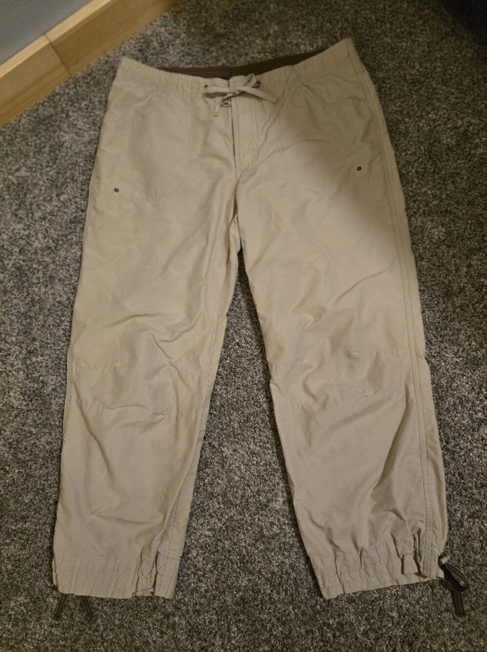 Columbia Women's Tan Capri Pants SMALL